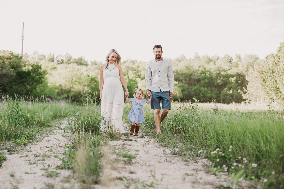 manitoba maternity session in the prairies