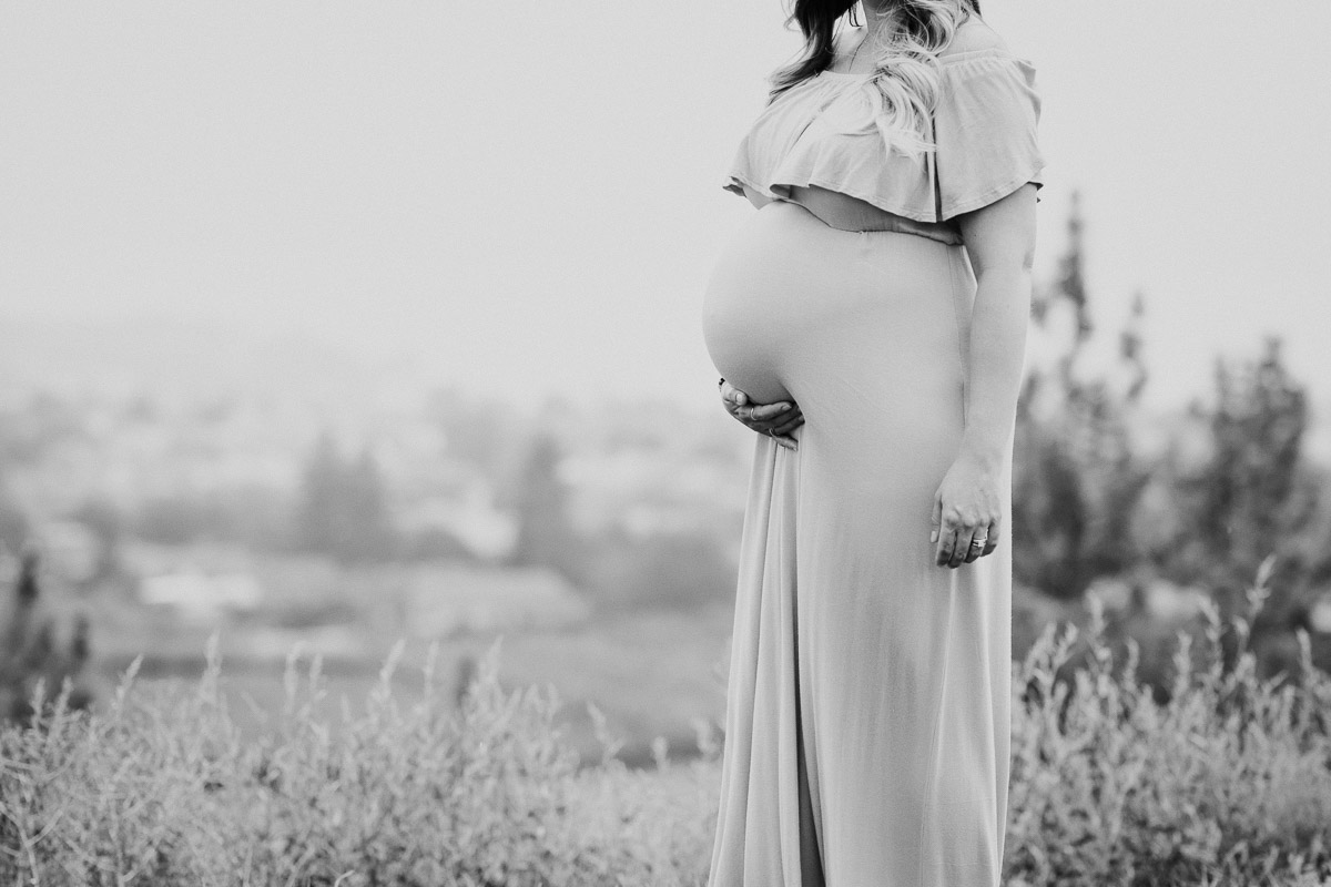 maternity session in the okanagan valley